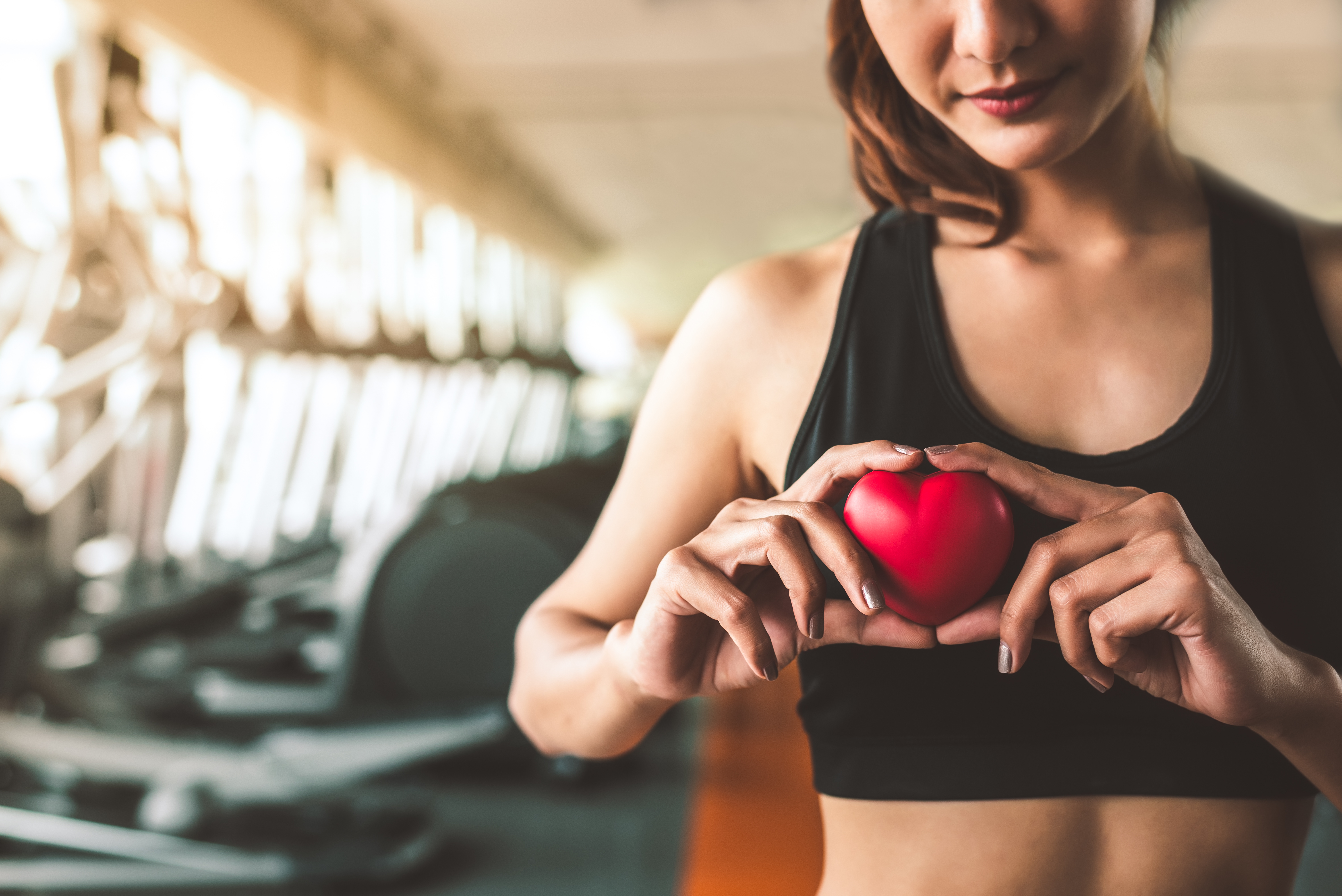 Общая тренированность. Сердце спорт. Девушка здоровье. Фитнес и здоровье. Тренировка сердца.